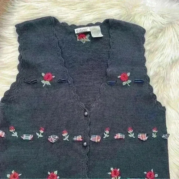 Vintage Capacity Floral and Plaid Bow Knit Vest Large - Picture 3 of 7
